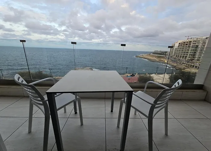 Seaview 3 Bedrooms In Balluta Beach