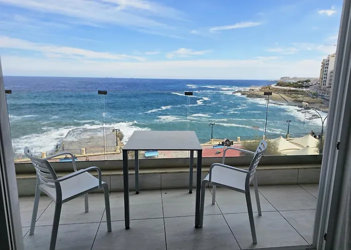 Seaview 3 Bedrooms In Balluta Beach