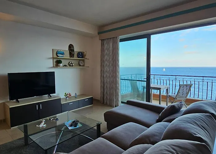 Seaview 3 Bedrooms In Balluta Beach