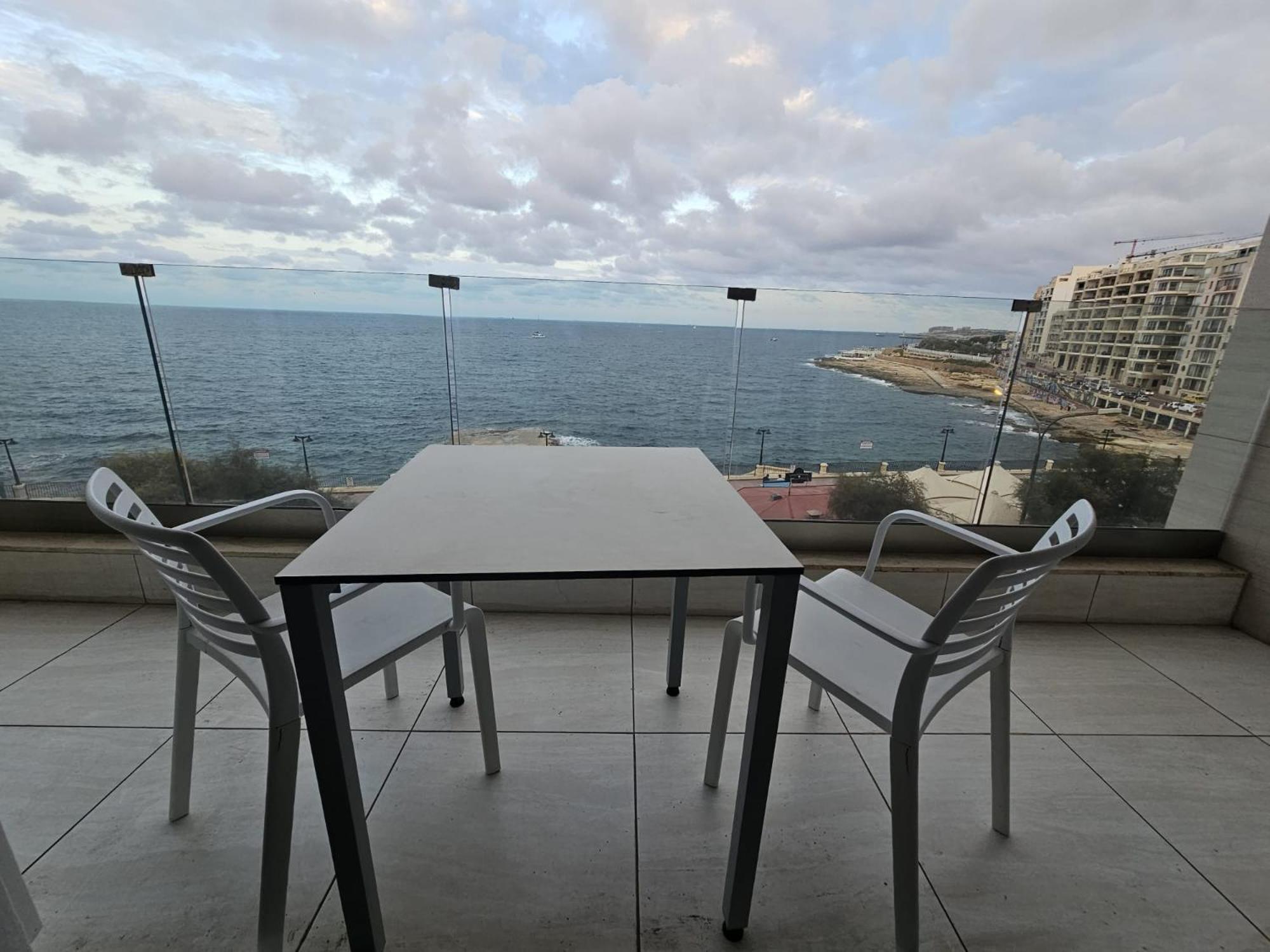 Apartment Seaview 3 Bedrooms In Balluta *