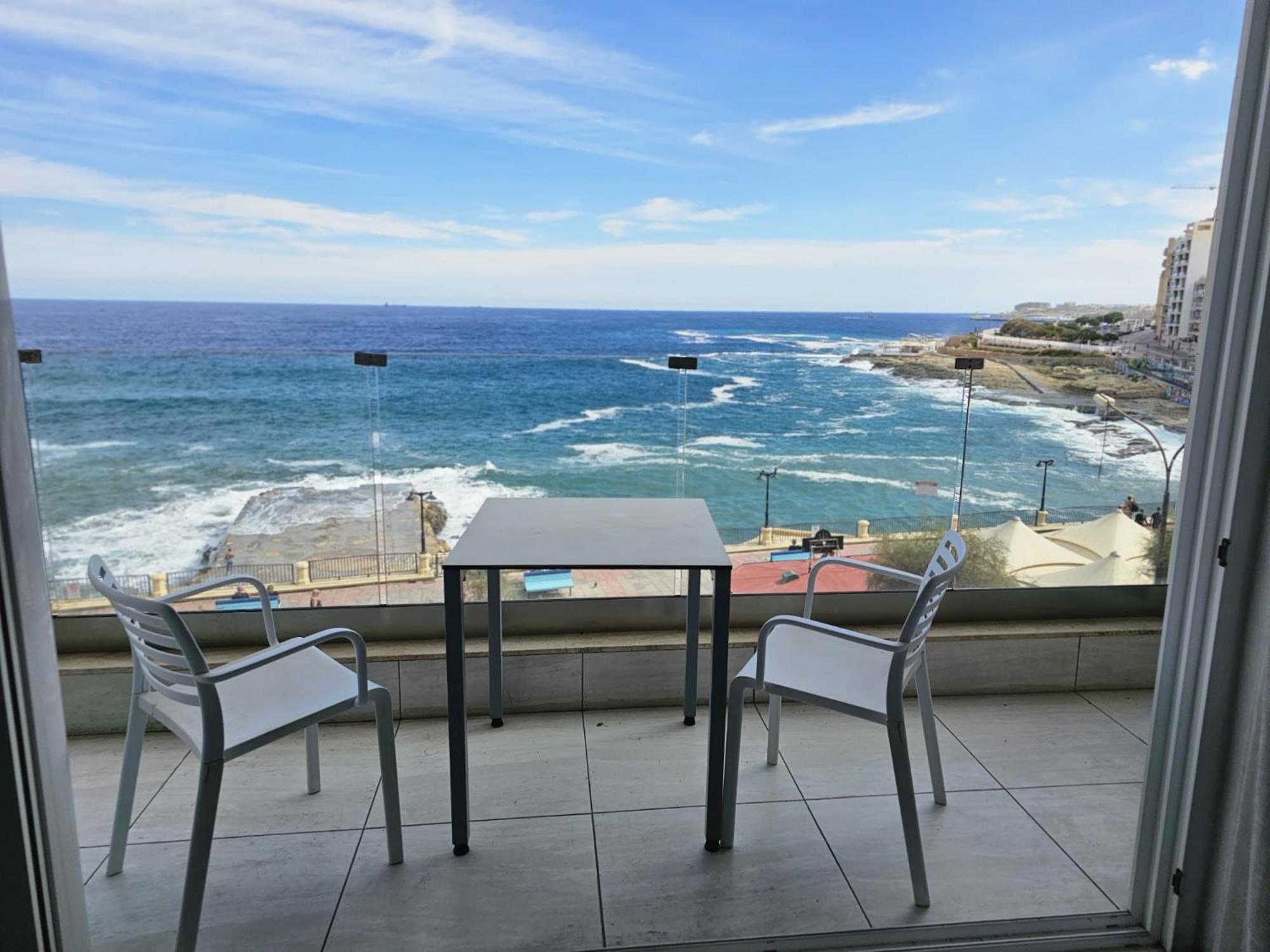 Apartment Seaview 3 Bedrooms In Balluta