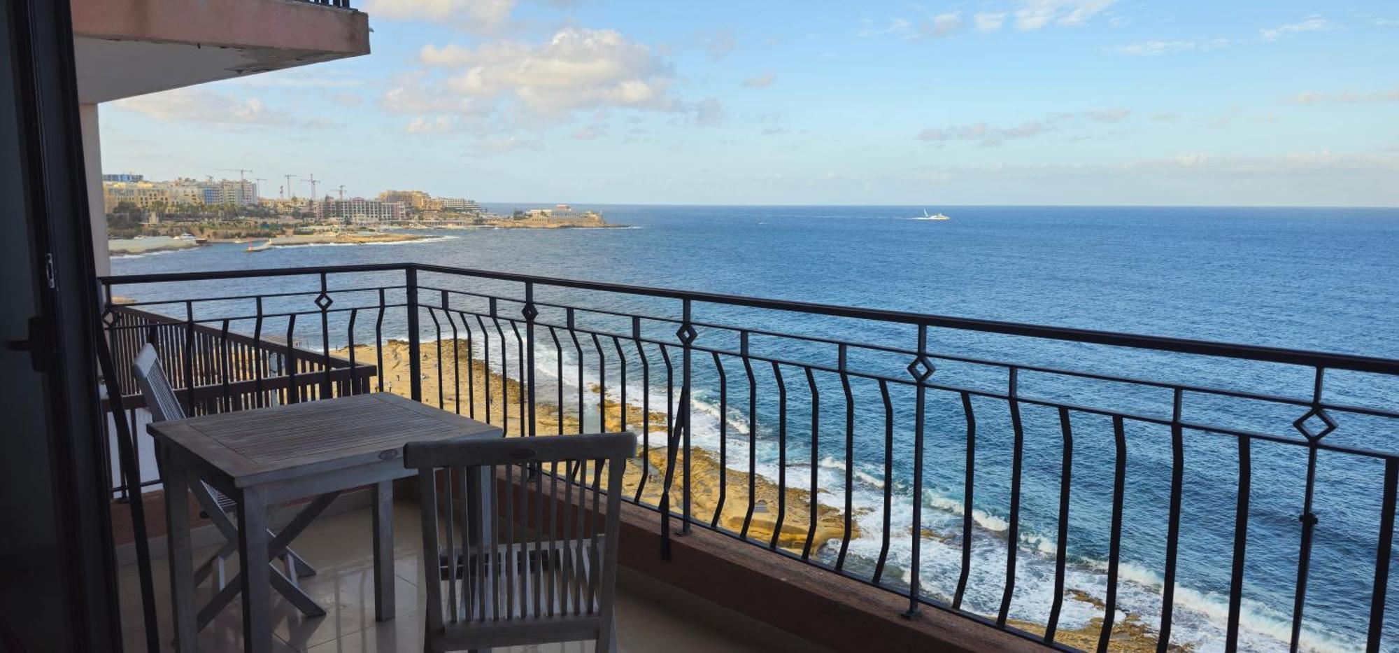 Seaview 3 Bedrooms In Balluta *