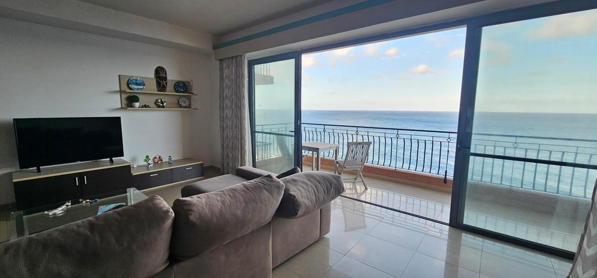 Seaview 3 Bedrooms In Balluta Apartment *