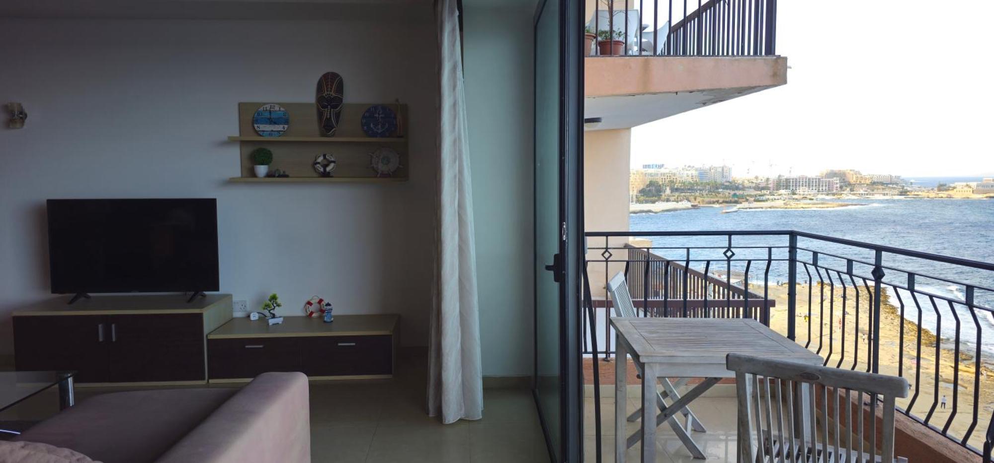 Seaview 3 Bedrooms In Balluta * Sliema
