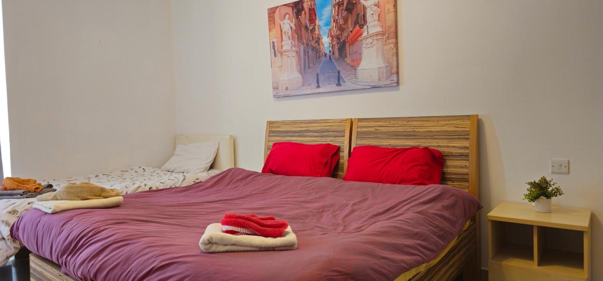 Seaview 3 Bedrooms In Balluta Apartment *