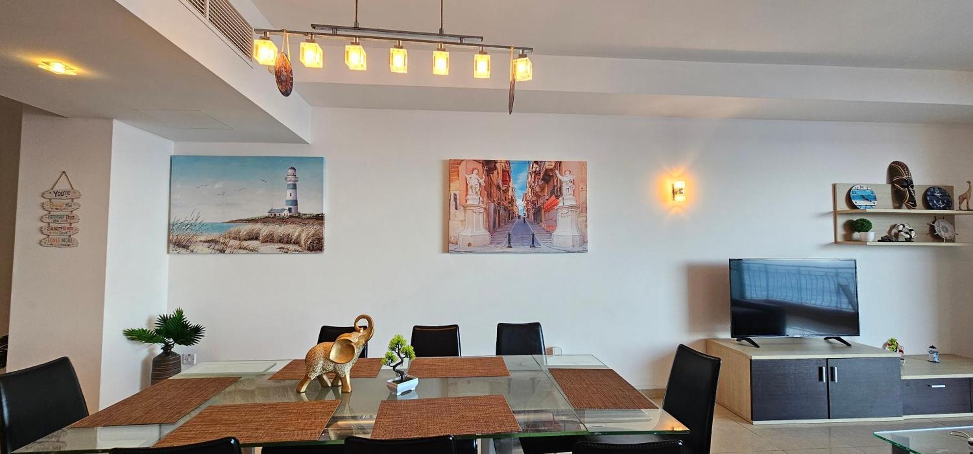 Seaview 3 Bedrooms In Balluta Apartment *