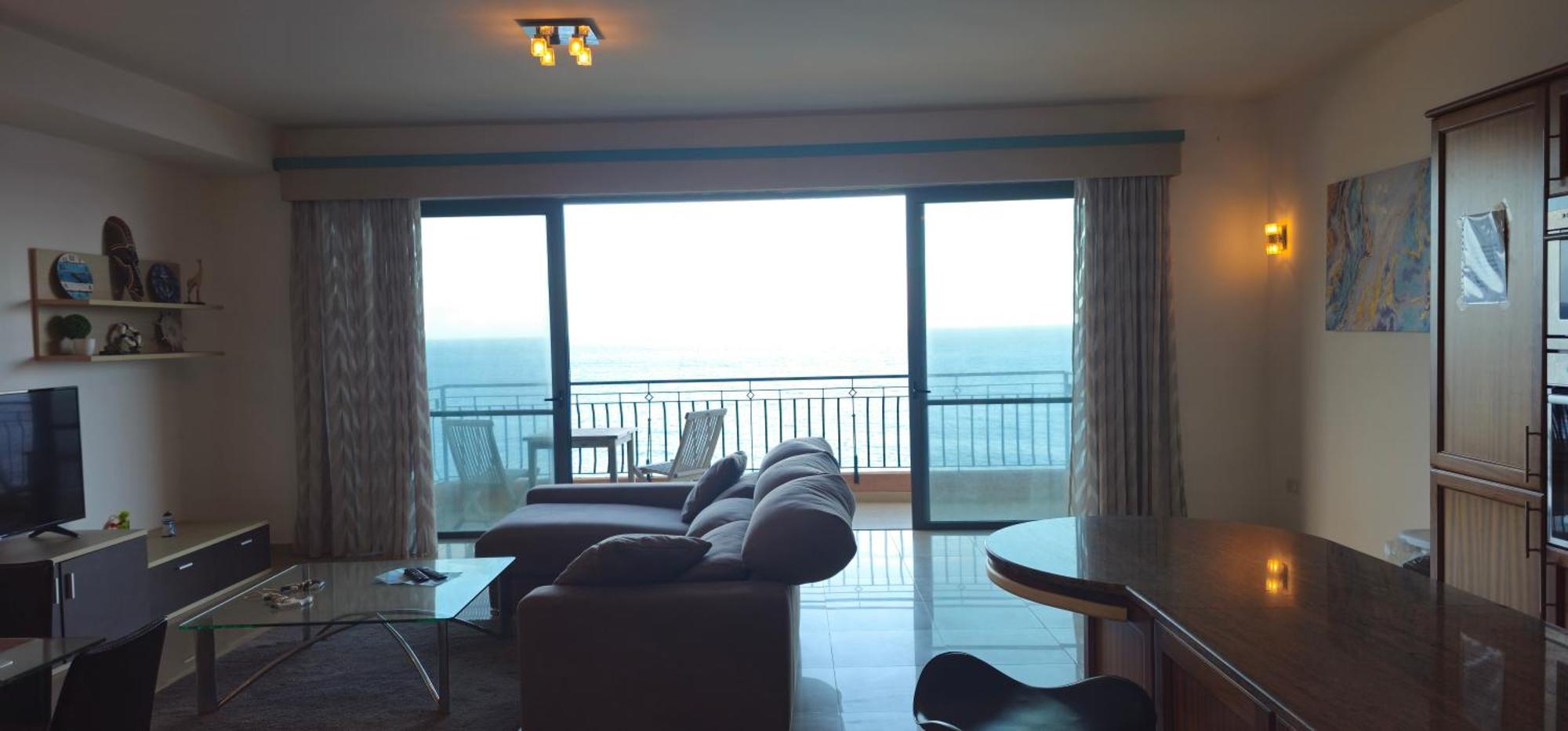 Seaview 3 Bedrooms In Balluta