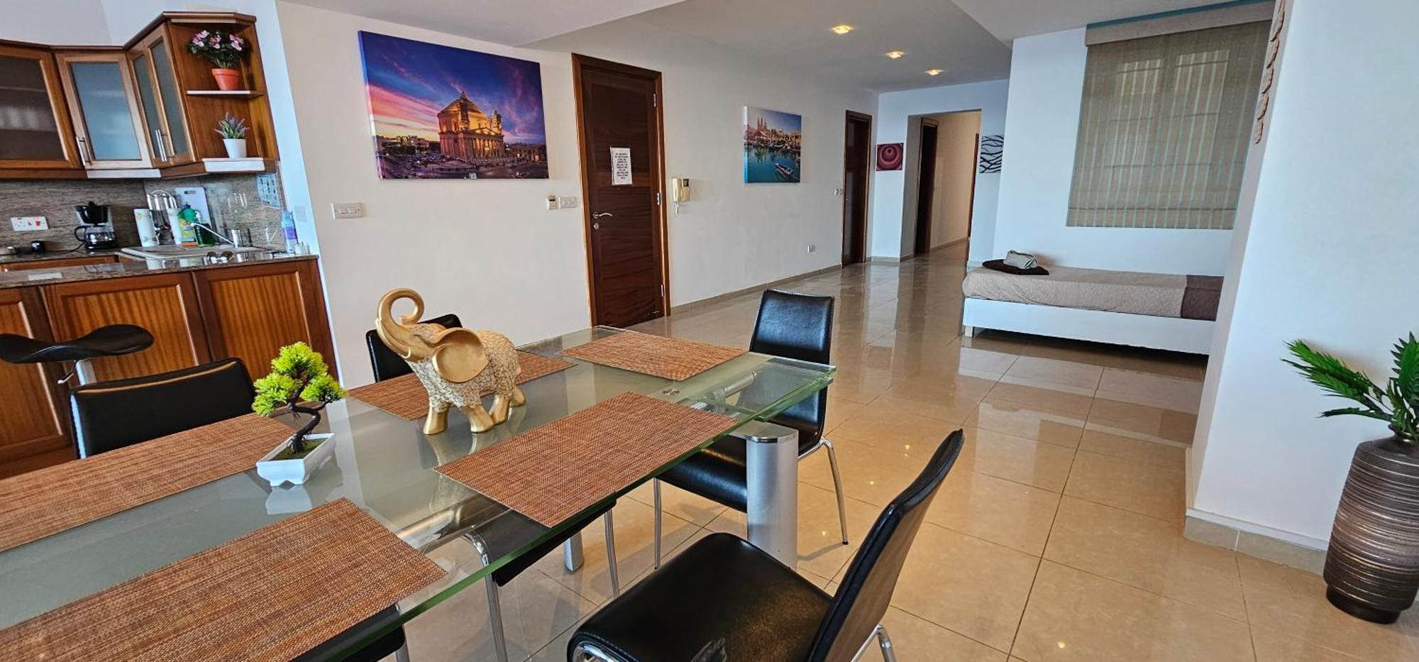 Seaview 3 Bedrooms In Balluta * Sliema