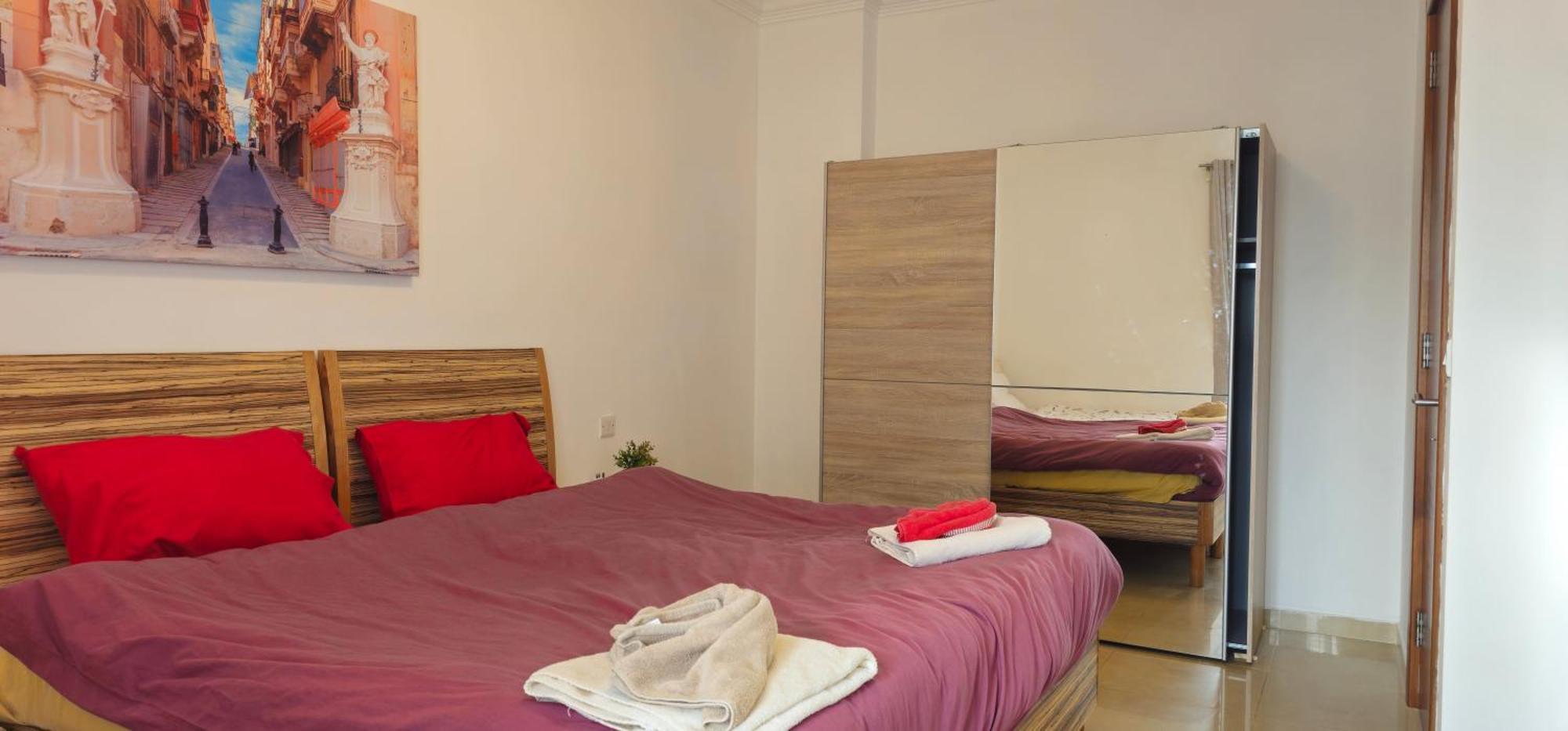 Seaview 3 Bedrooms In Balluta Apartment